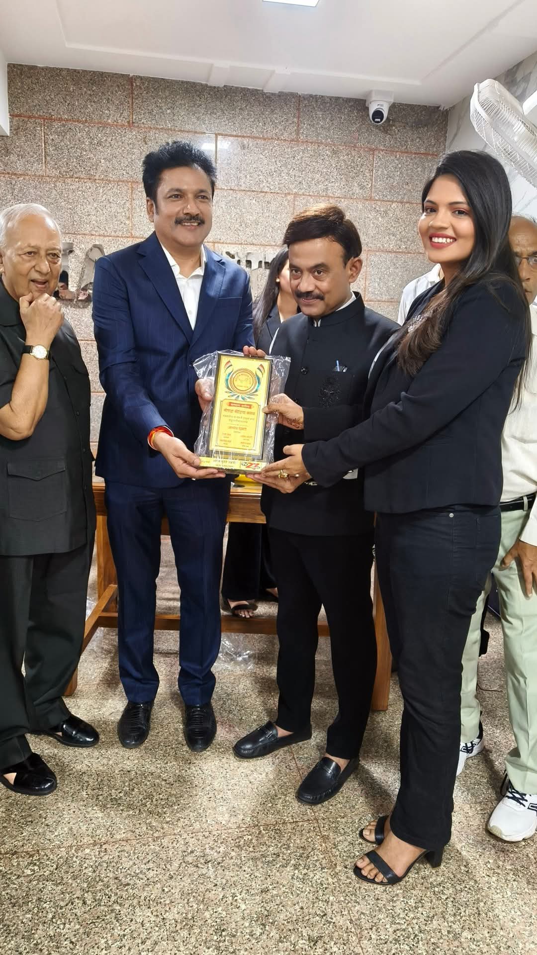 नोएडा मीडिया क्लब द्वारा एंकर चारुल शर्मा हुई सम्मानित,Tv 27 न्यूज चैनल के एडिटर इन चीफ आलोक द्विवेदी व टीवी 9 के कंसल्टिंग एडिटर अमिताभ अग्निहोत्री की मौजूदगी में हुआ कार्यक्रम