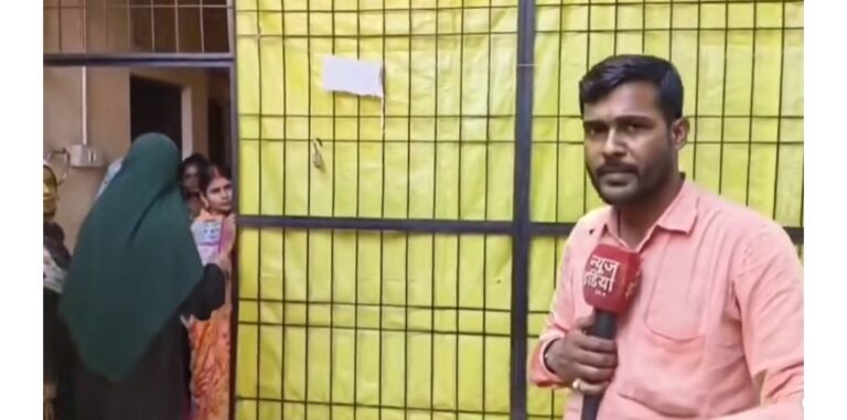 अमेठी के ‘तिरपाल क्लिनिक’ में न्यूज इंडिया 24×7 चैनल के रिपोर्टर से अस्पताल के दबंग सुरक्षा गार्डों ने किया हाथापाई व किया परेशान,देखें वीडियो