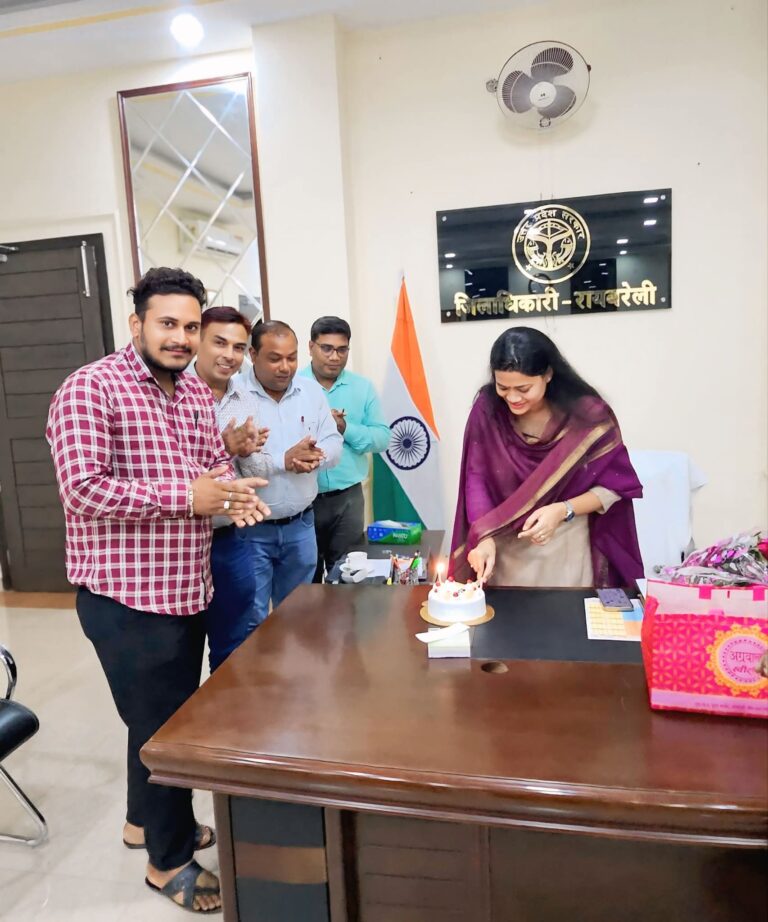 रायबरेली की जिलाधिकारी IAS हर्षिता माथुर का आज जन्मदिन,काटा गया केक व पार्टी का आयोजन