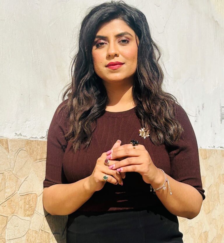 Anchor करिश्मा सचदेव के साथ देखिए महाराष्ट्र के बड़े प्रोजेक्ट्स की रिपोर्ट Media4samachar पर जल्द
