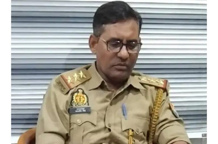 चैनल मालिक अखिलेश दुबे का करीबी इंस्पेक्टर सभाजीत मिश्रा अरेस्ट होते ही बोला- “दम है तो उस IPS को पकड़ो”