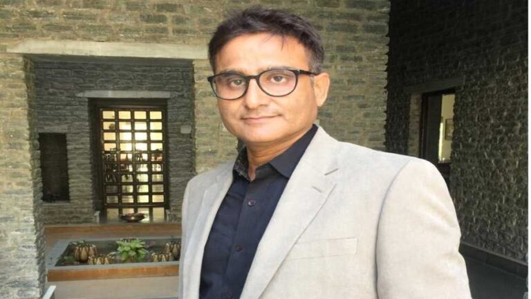 Zee राजस्थान चैनल को मिला नया चैनल हेड, जानिये कौन हैं डॉ. मनीष शर्मा ?,वसूलीबाज पूर्व चैनल हेड आशीष पर चलेगी जांच