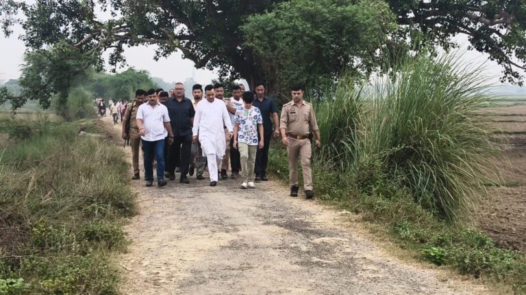 भारत एक्सप्रेस न्यूज चैनल के सीएमडी एवं एडिटर-इन-चीफ उपेंद्र राय के बड़े भाई राजेश राय आज पंचतत्व में विलीन हुए,परिवार ने दिया अंतिम विदाई