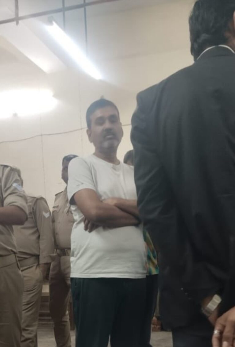 बीजेपी के लिए काम करने वाला पत्रकार पंकज सिंह धोखाधड़ी में लखनऊ से गिरफ्तार,कोर्ट में पेश किया गया