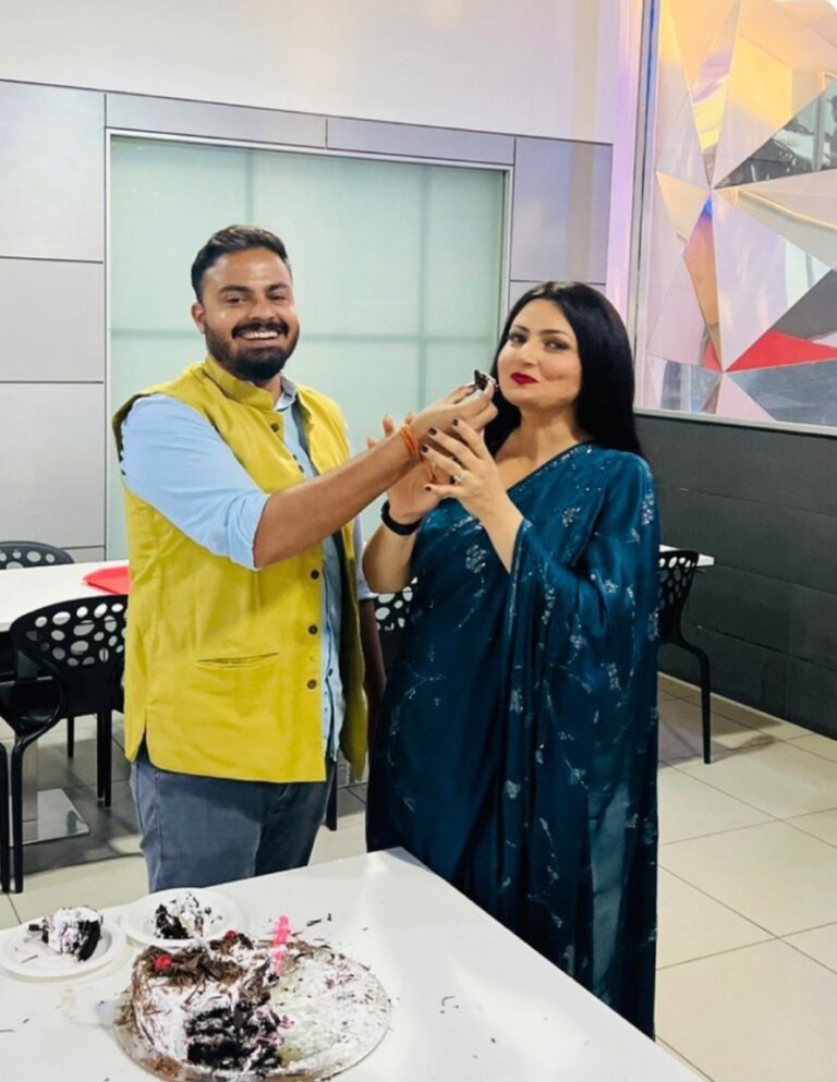 इन दो सीनियर एंकर्स व एबीपी न्यूज चैनल की वाइस प्रेसिडेंट चित्रा त्रिपाठी और न्यूज 18 से संपादक रुबिका को अभिनव पांडेय ने अनपढ़,गंवार बताया,देखें वीडियो