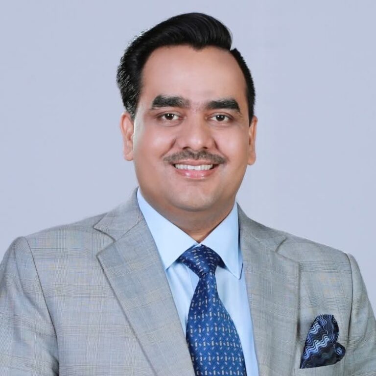 मानवता की मिसाल: भारत एक्सप्रेस न्यूज़ चैनल के चेयरमैन उपेन्द्र राय ने अभिनेता राजपाल यादव को दी ₹25 लाख की आर्थिक सहायता