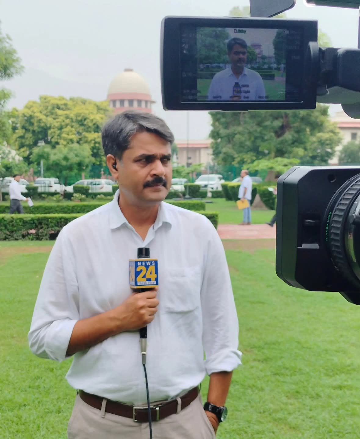 “सुप्रीम कोर्ट कवर करने वाले वरिष्ठ पत्रकार असिस्टेंट एडिटर प्रभाकर मिश्रा अब खुद पहनेंगे काला कोट ? न्यूज़ 24 से 16 साल बाद हुई विदाई