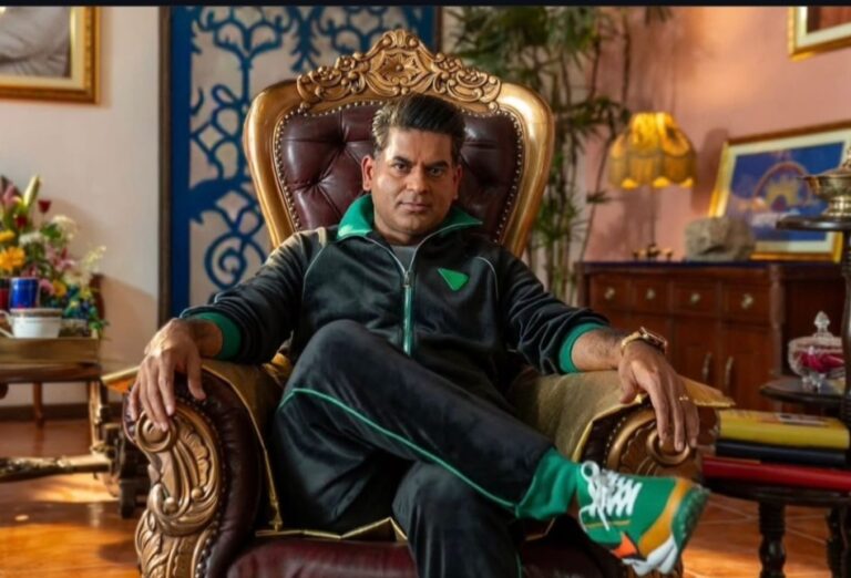 सैफ अली खान के साथ नेटफ्लिक्स पर दिखे संपादक सौरभ द्विवेदी,क्या ग्लैमर की दुनिया में होगी अब एंट्री ?