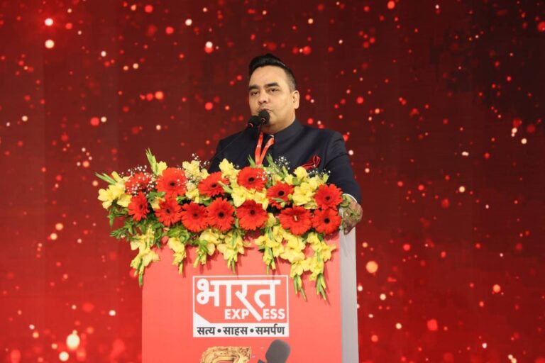 भारत एक्सप्रेस चैनल की तीसरी वर्षगांठ पर जुटे,राजनीति,अध्यात्म और सिनेमा के बड़े चेहरे