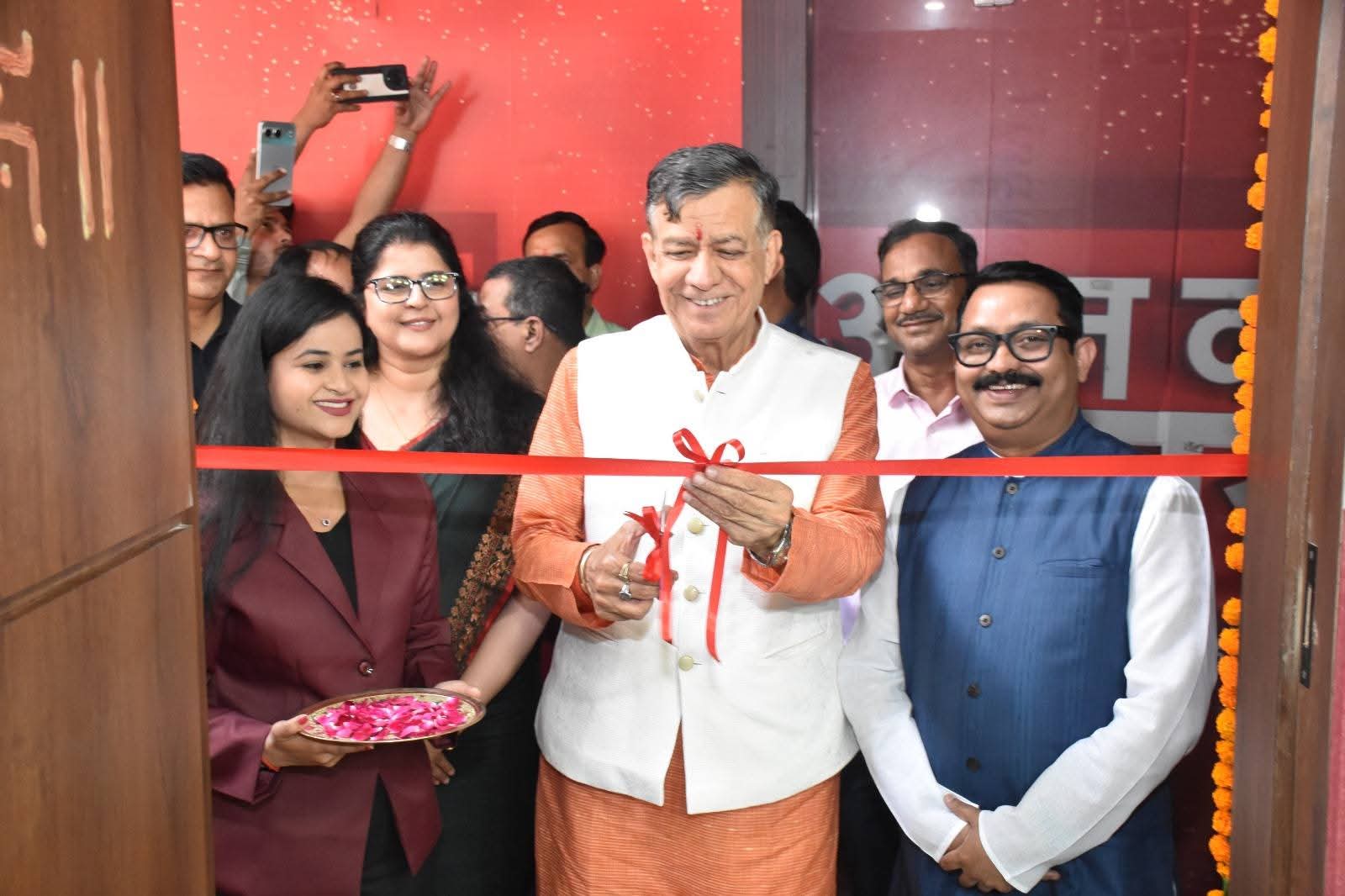 यूपी विधानसभा अध्यक्ष सतीश महाना ने किया “आज की खबर” राष्ट्रीय न्यूज चैनल के अत्याधुनिक नए स्टूडियो का भव्य लोकार्पण