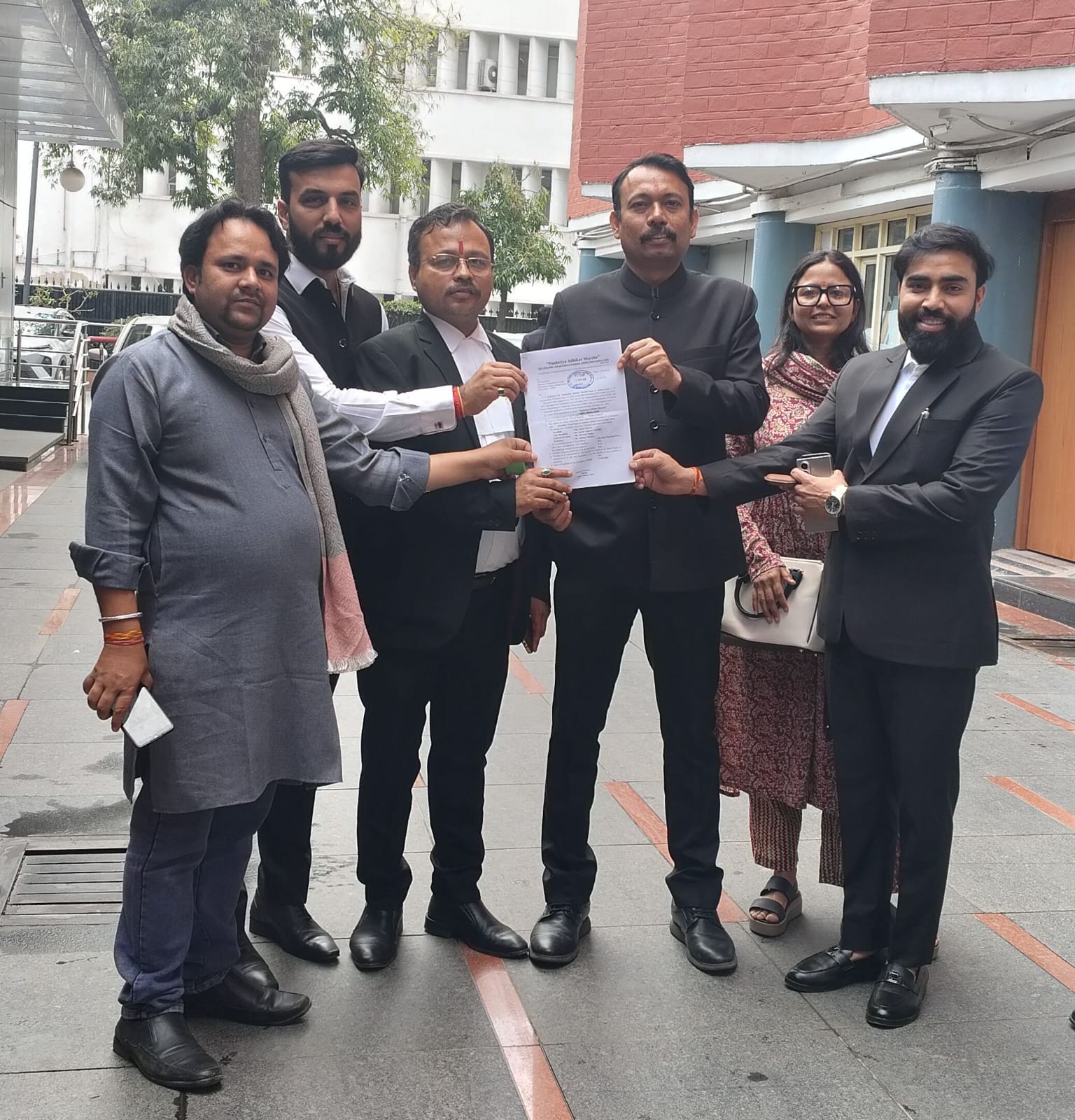 राष्ट्रीय अध्यक्ष पूर्व सिटी मजिस्ट्रेट अलंकार अग्निहोत्री के नेतृत्व में ‘राष्ट्रीय अधिकार मोर्चा’ पार्टी का हुआ शंखनाद