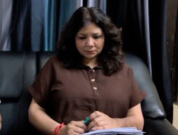 फिरोजाबाद DM पर तहसीलदार राखी शर्मा का सनसनीखेज आरोप—”मेरी कमाई से खरीदा 1.75 लाख का आईफोन”