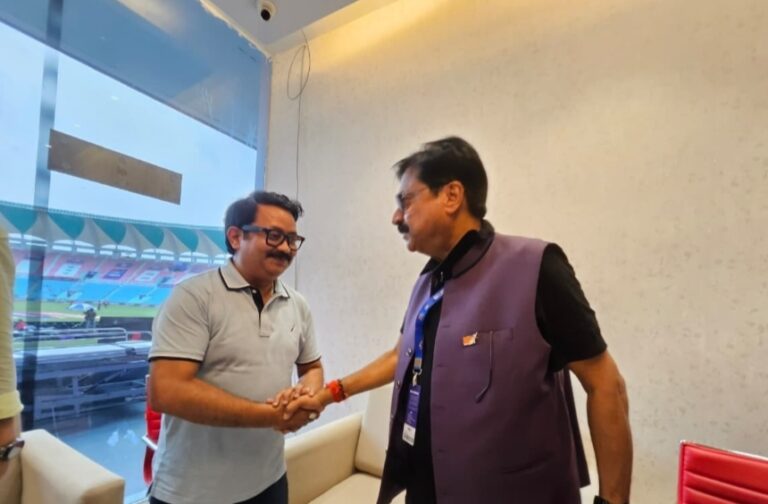 ‘आज की खबर’ चैनल के चेयरमैन डॉ. चंद्रसेन वर्मा ने बजाई बेल,यूपी टी-20 लीग का लखनऊ चरण संपन्न