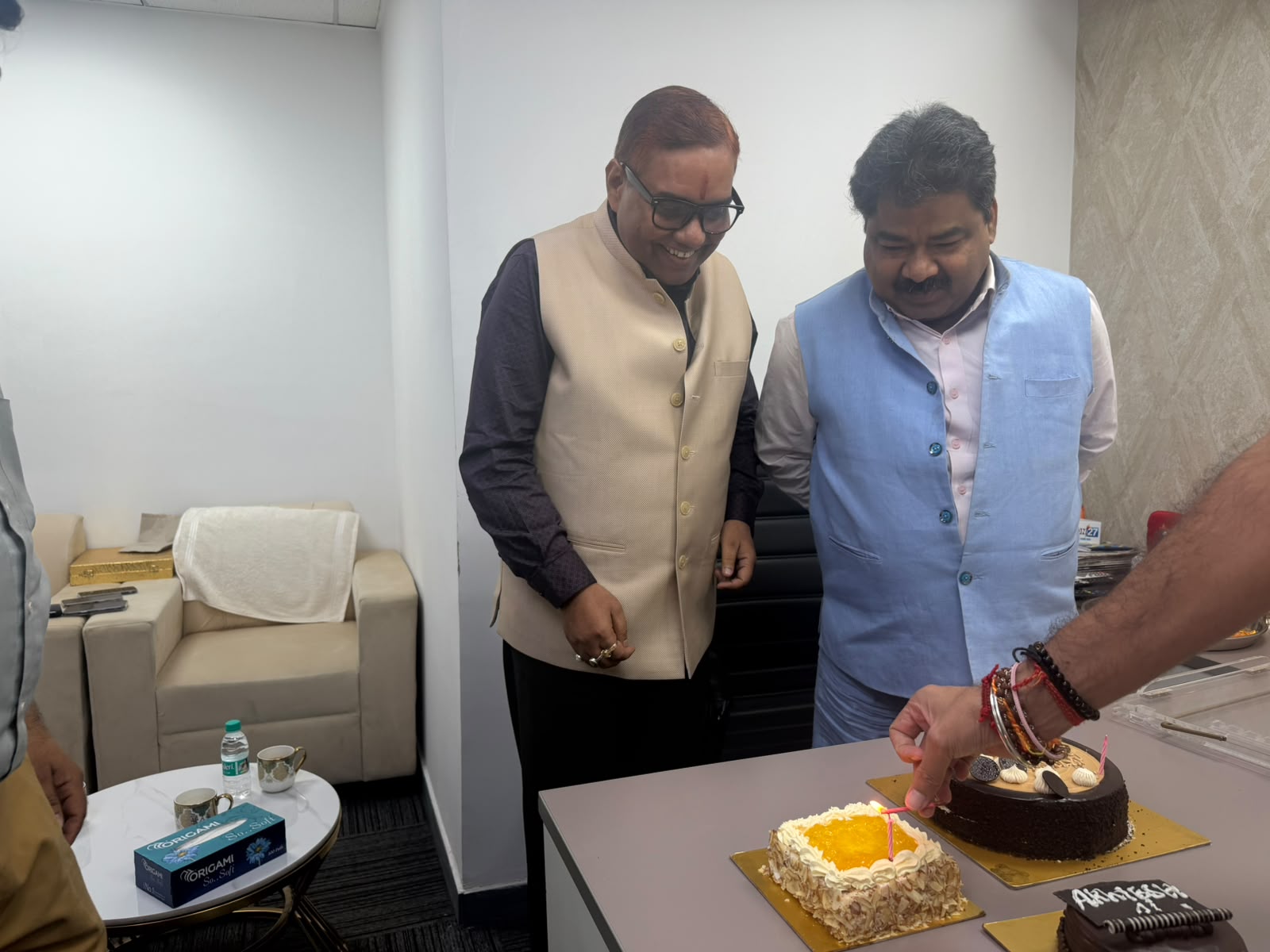 नेशन 27 में अखिलेश मिश्रा के जन्मदिन पर जश्न,चेयरमैन विजेंद्र सिंह व वाइस चेयरमैन विकास सिंह डागर रहे मौजूद