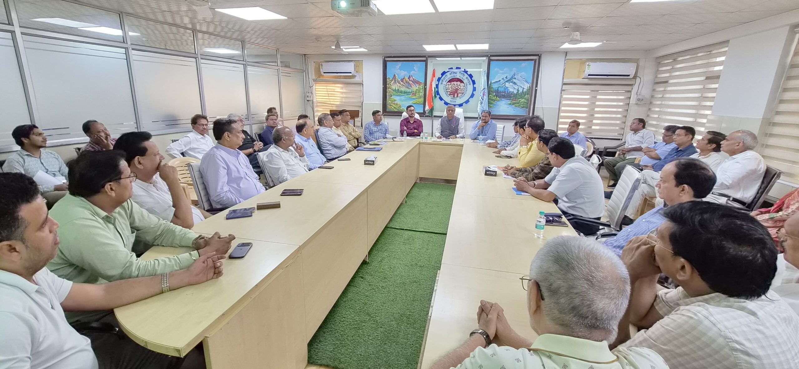 EPFO: केंद्र सरकार का तोहफा,PF के लिए सैलरी लिमिट 15 से बढ़कर 25 हजार हुई,नोएडा के हजारों कर्मचारियों को मिलेगा फायदा